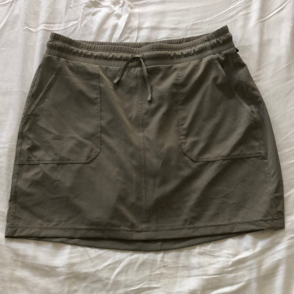 KÜHL’s Skort Olive Green VANTAGE Medium